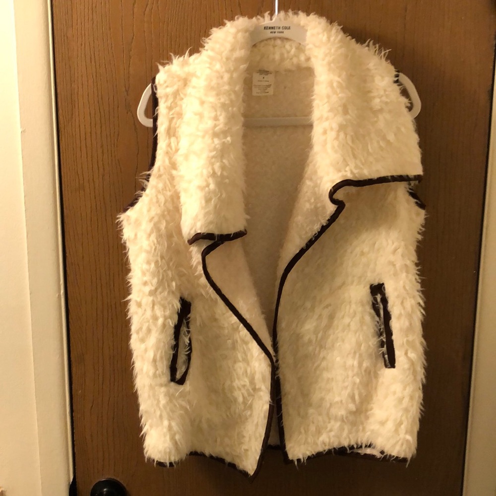 Faux Fur Sleeveless jacket